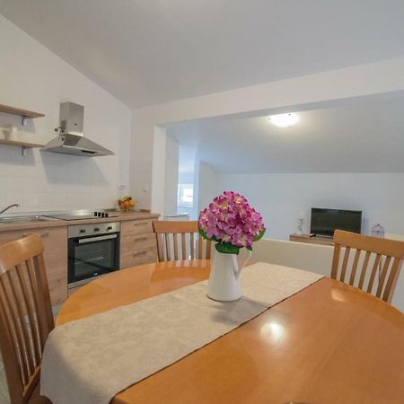 Middle Istra Apartment พาซิน ภายนอก รูปภาพ