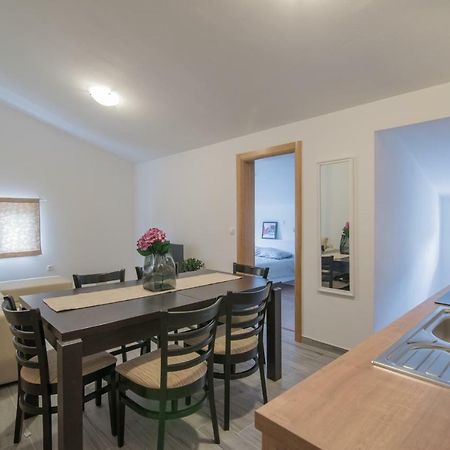 Middle Istra Apartment พาซิน ภายนอก รูปภาพ