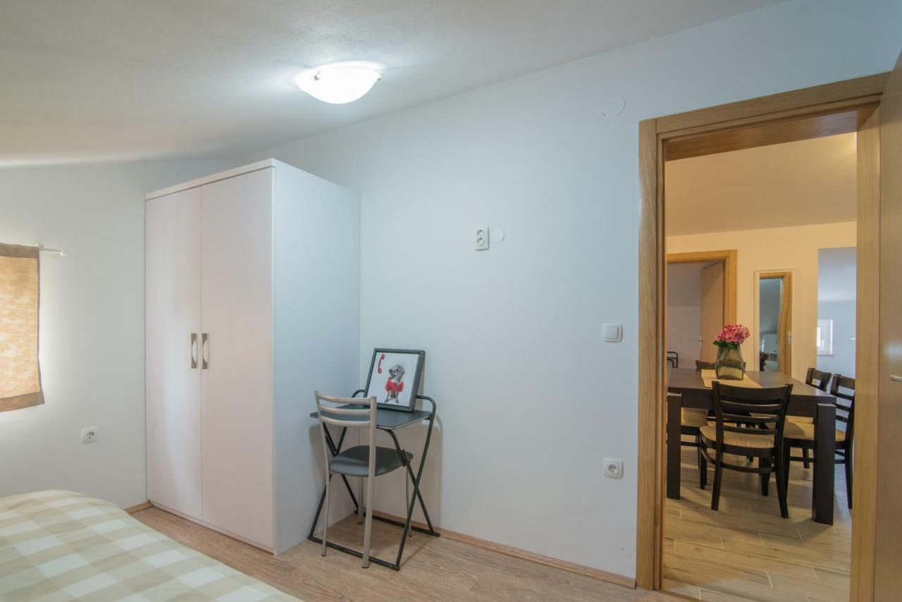 Middle Istra Apartment พาซิน ภายนอก รูปภาพ