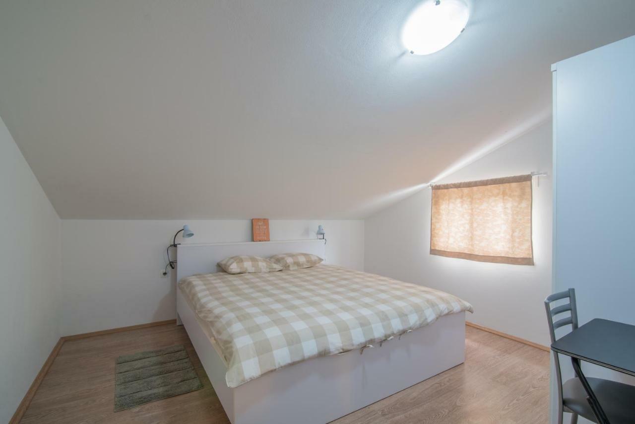 Middle Istra Apartment พาซิน ภายนอก รูปภาพ
