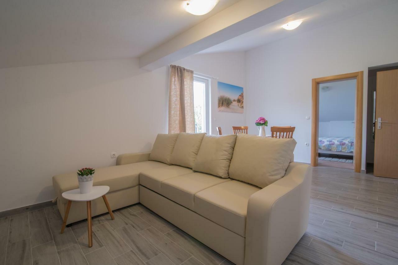 Middle Istra Apartment พาซิน ภายนอก รูปภาพ