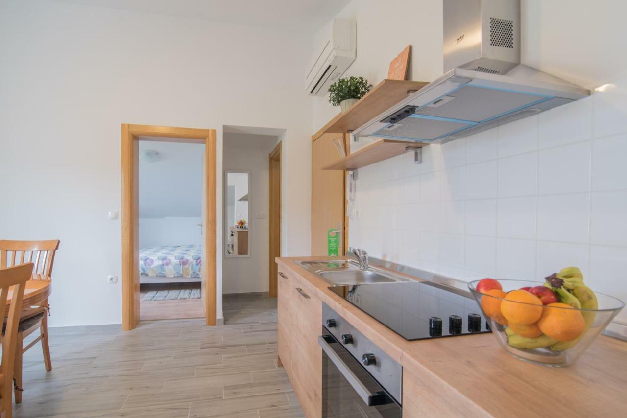 Middle Istra Apartment พาซิน ภายนอก รูปภาพ