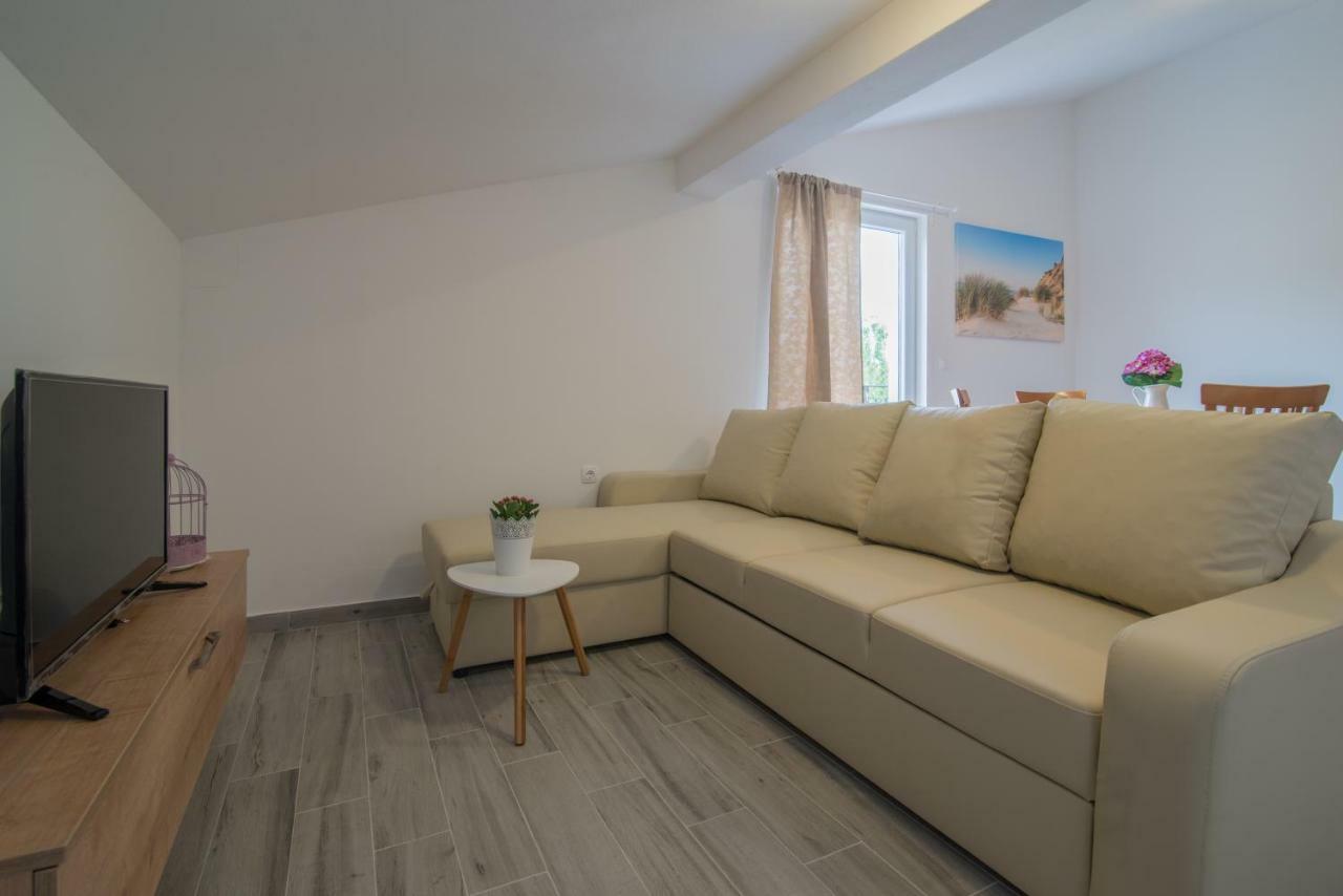 Middle Istra Apartment พาซิน ภายนอก รูปภาพ