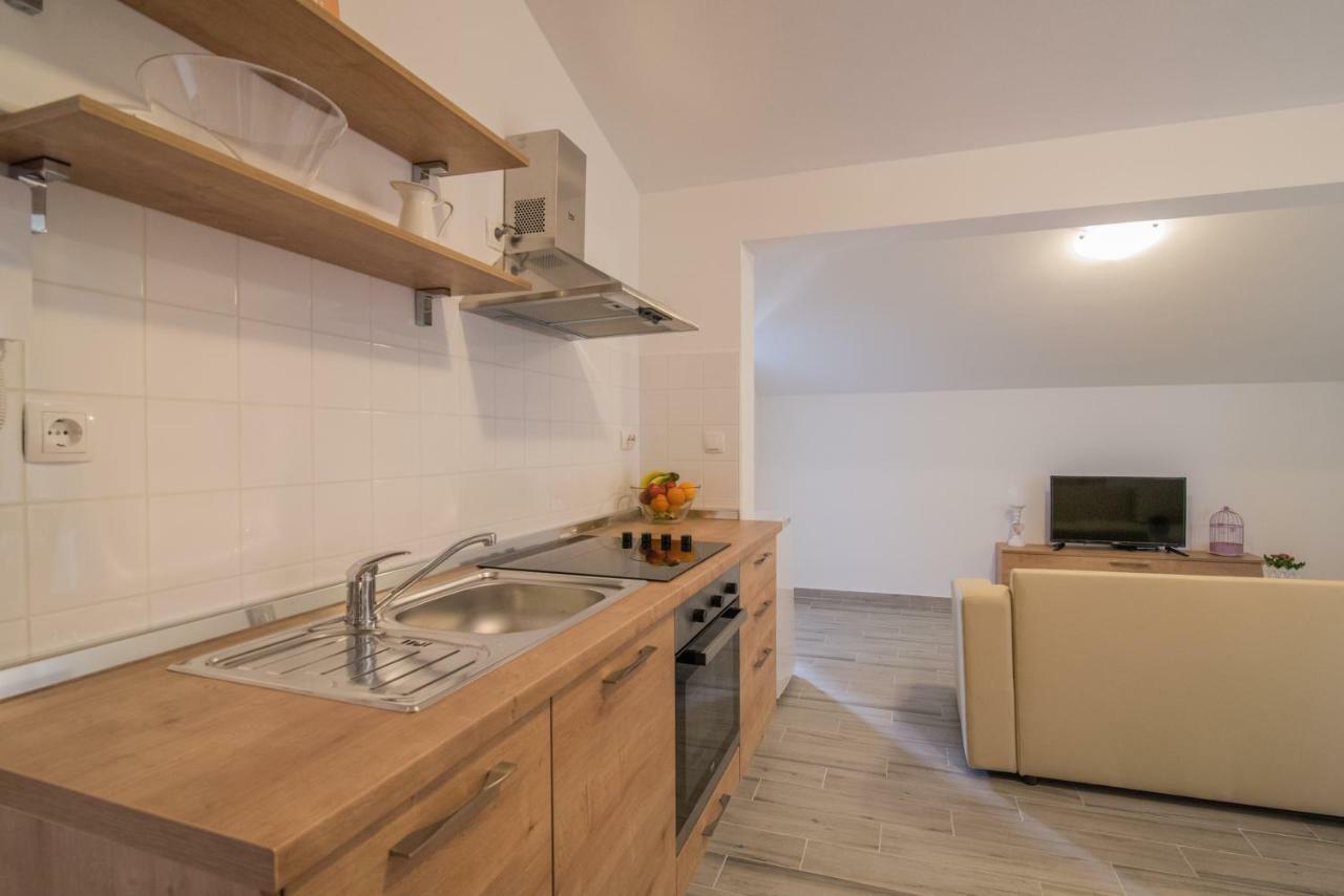 Middle Istra Apartment พาซิน ภายนอก รูปภาพ
