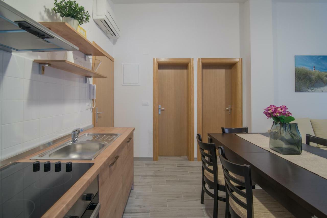 Middle Istra Apartment พาซิน ภายนอก รูปภาพ
