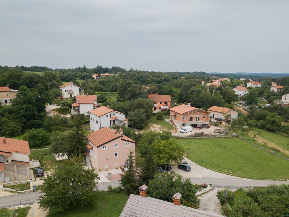 Middle Istra Apartment พาซิน ภายนอก รูปภาพ