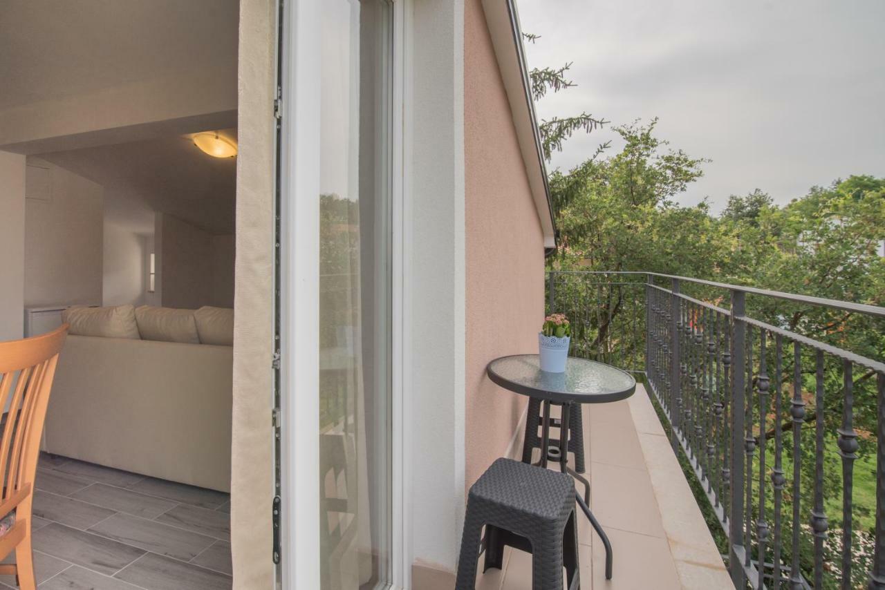Middle Istra Apartment พาซิน ภายนอก รูปภาพ