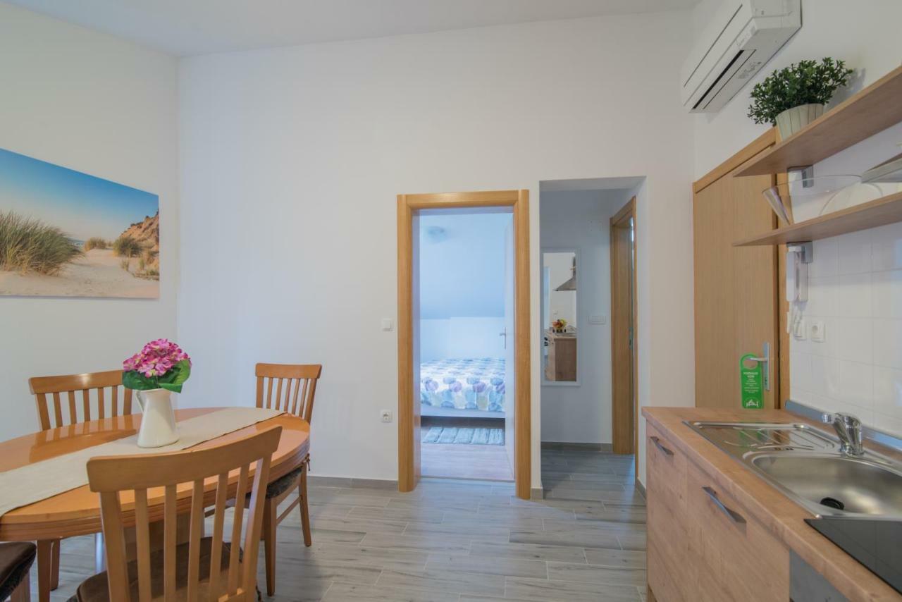 Middle Istra Apartment พาซิน ภายนอก รูปภาพ